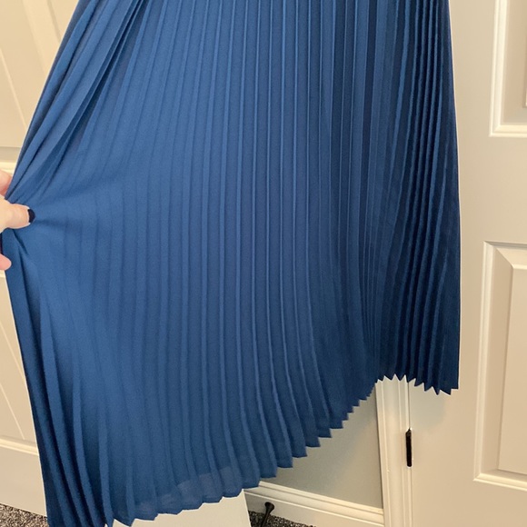 Express blue pleated dress size small NWT - Picture 4 of 9
